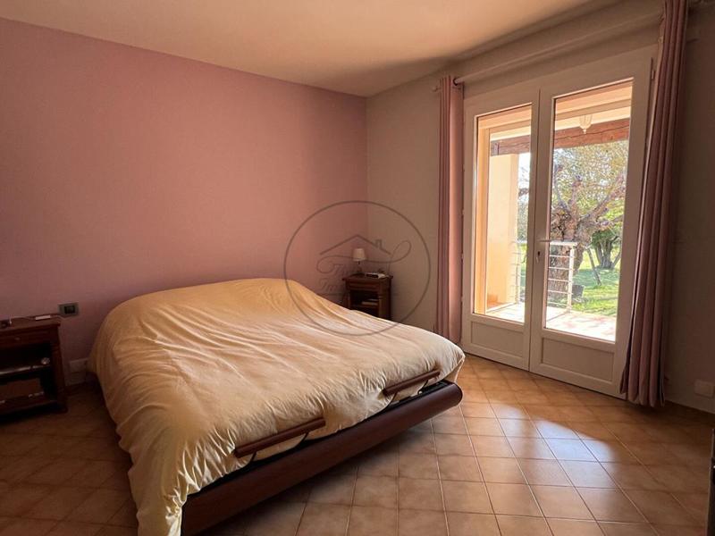 Propriété - 245 m² - 8 pièces