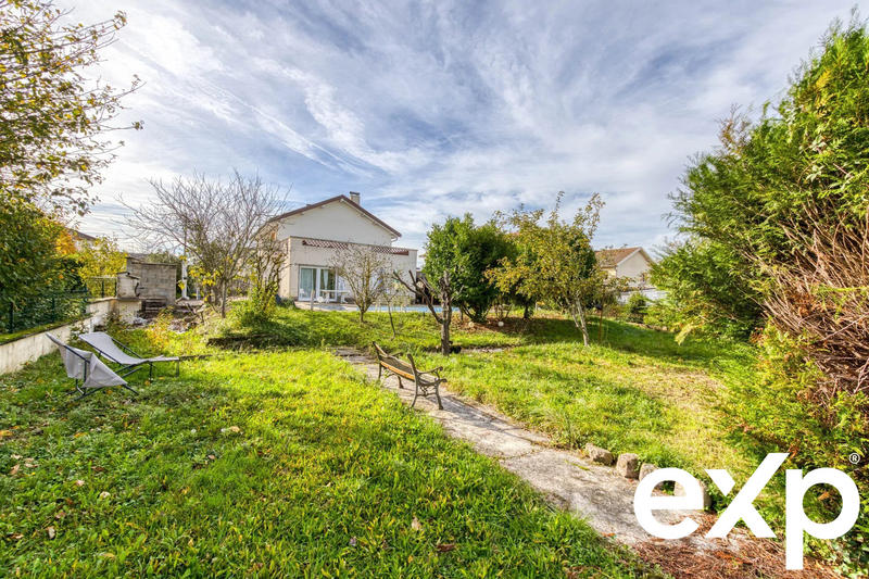 Maison - 182 m² - 9 pièces