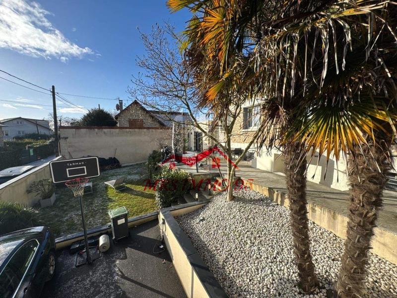 Propriété - 179 m² - 6 pièces