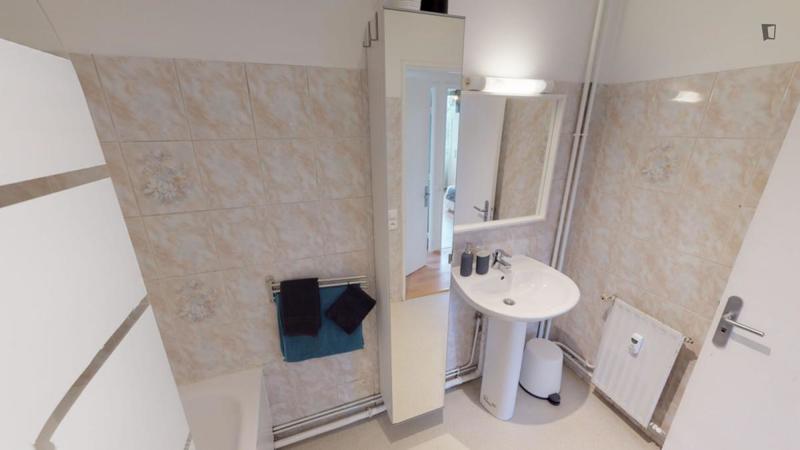 Chambre - 9 m² - 5 pièces