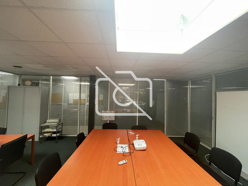 Entrepôt - 3 000 m²