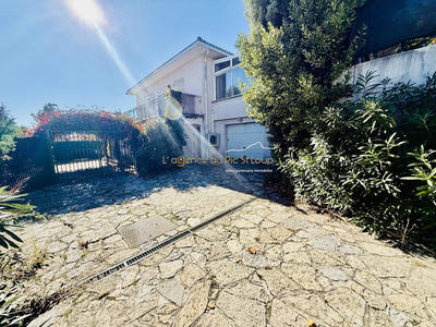 Appartement - 160 m² - 6 pièces