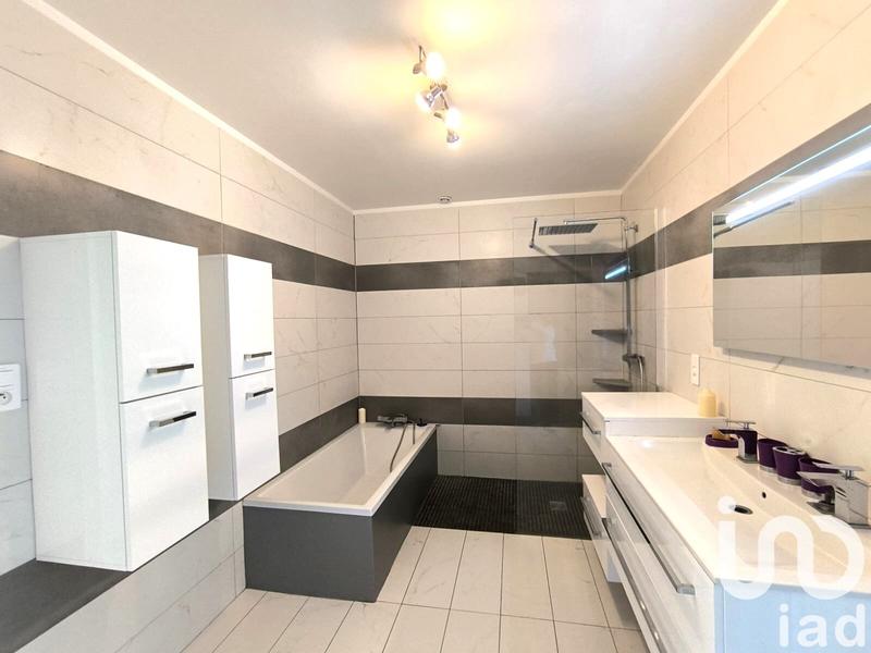 Maison - 220 m² - 7 pièces