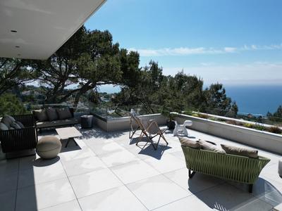 Maison - 280 m² - 8 pièces