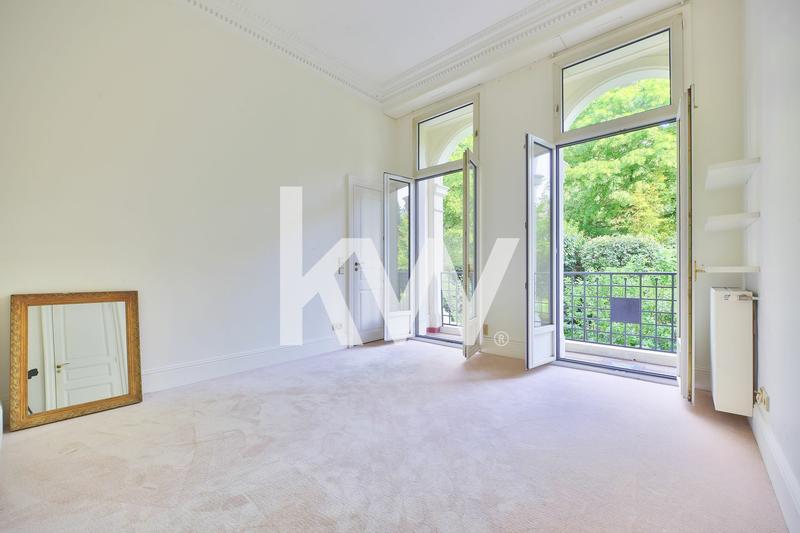 Appartement - 246 m² - 7 pièces