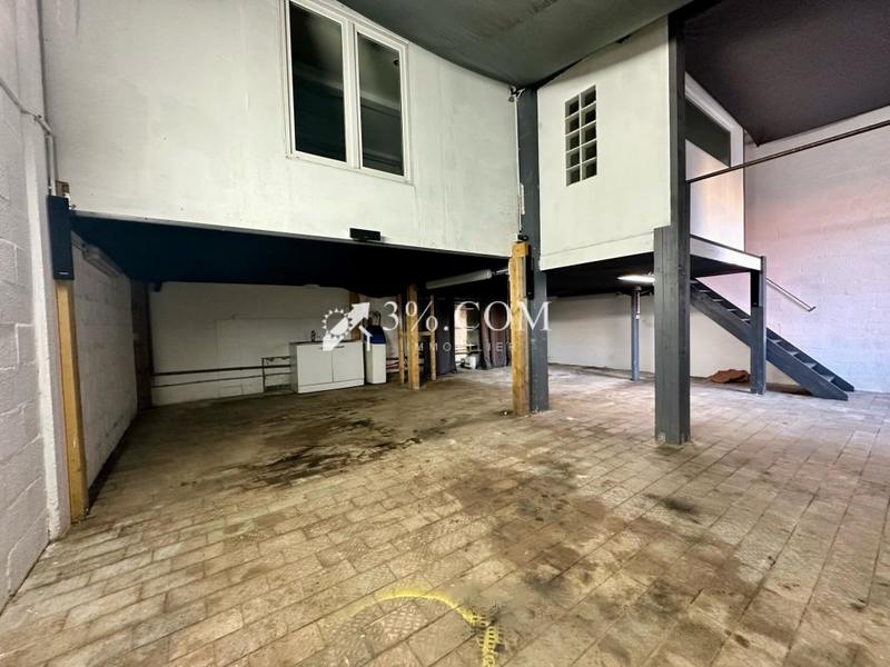 Loft - 143 m² - 5 pièces