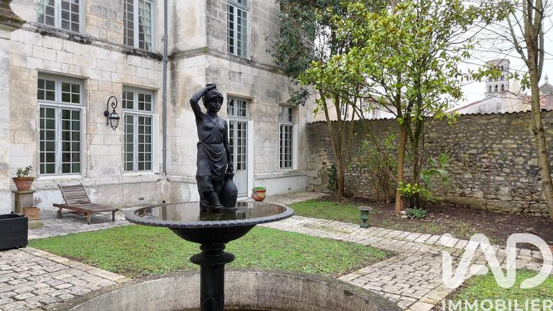 Maison - 495 m² - 10 pièces