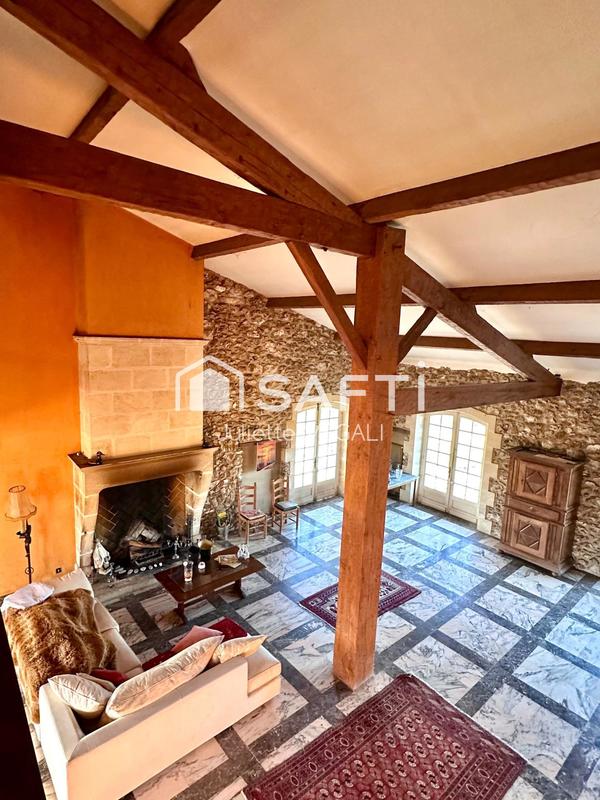 Maison - 430 m² - 12 pièces