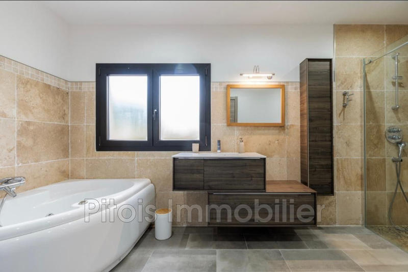 Maison - 198 m² - 3 pièces