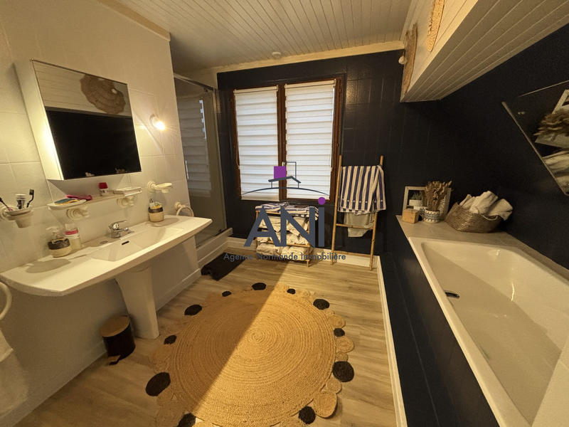 Maison - 204 m² - 7 pièces