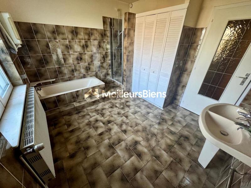 Maison - 180 m² - 6 pièces