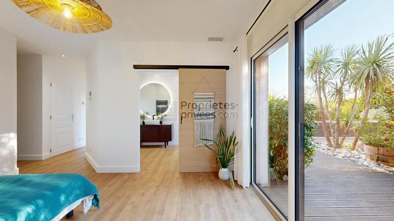 Maison - 258 m² - 8 pièces