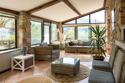 Maison - 204 m² - 8 pièces