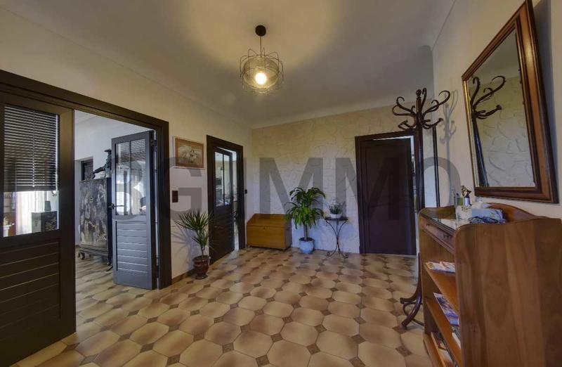 Maison traditionnelle - 237 m² - 7 pièces