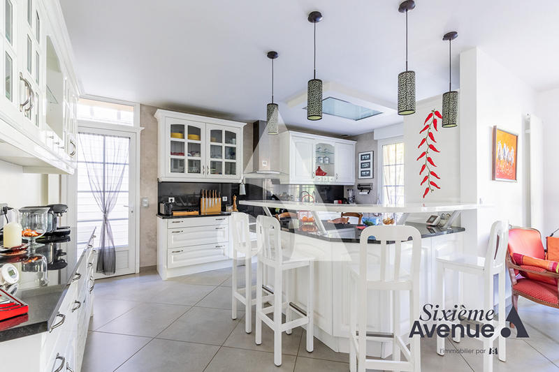 Maison - 189 m² - 8 pièces