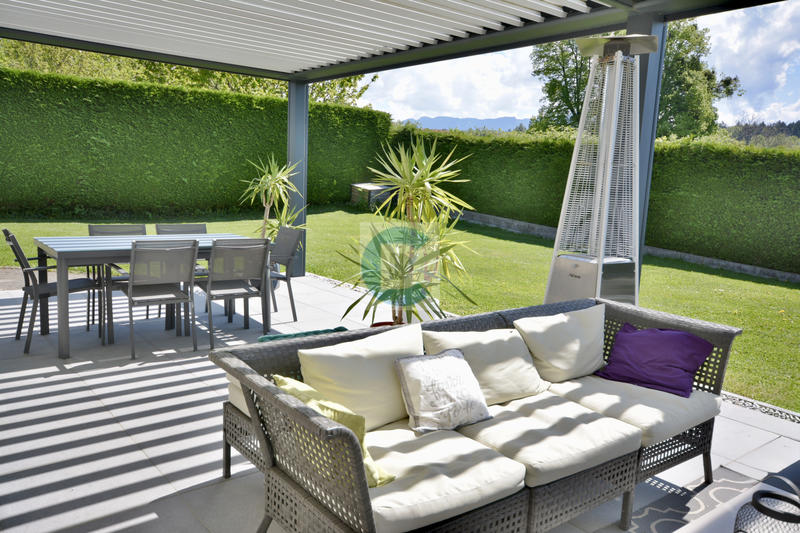 Maison - 228 m² - 8 pièces