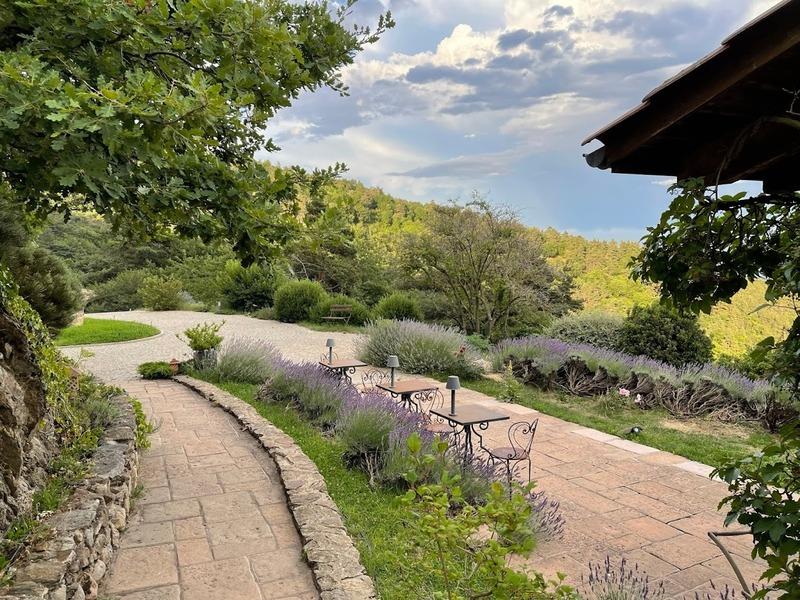 Propriété - 900 m² - 20 pièces