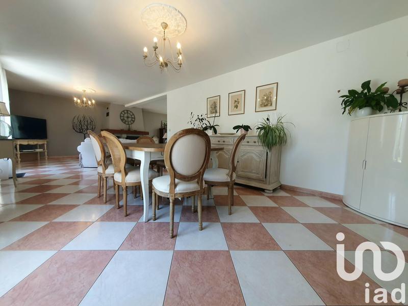 Maison - 218 m² - 8 pièces