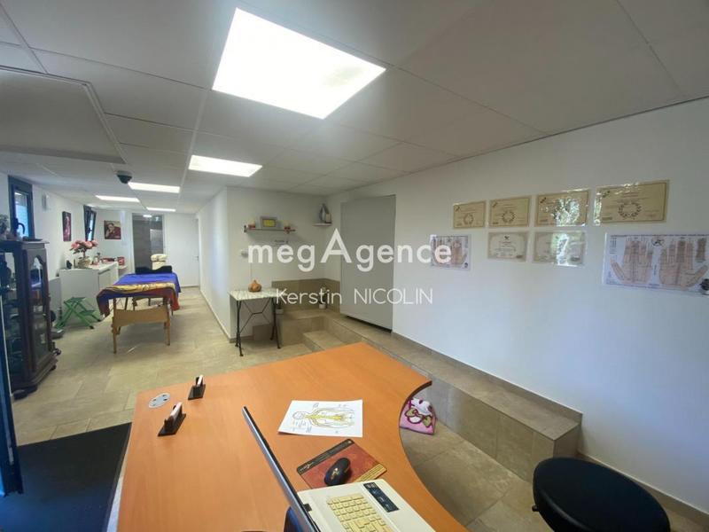 Maison traditionnelle - 198 m² - 10 pièces