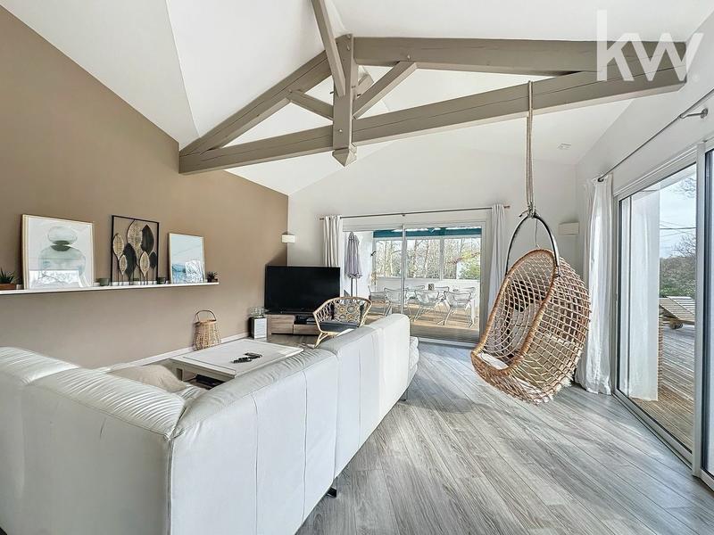 Maison - 220 m² - 6 pièces