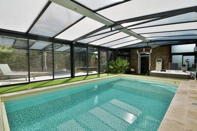 Maison - 180 m² - 8 pièces