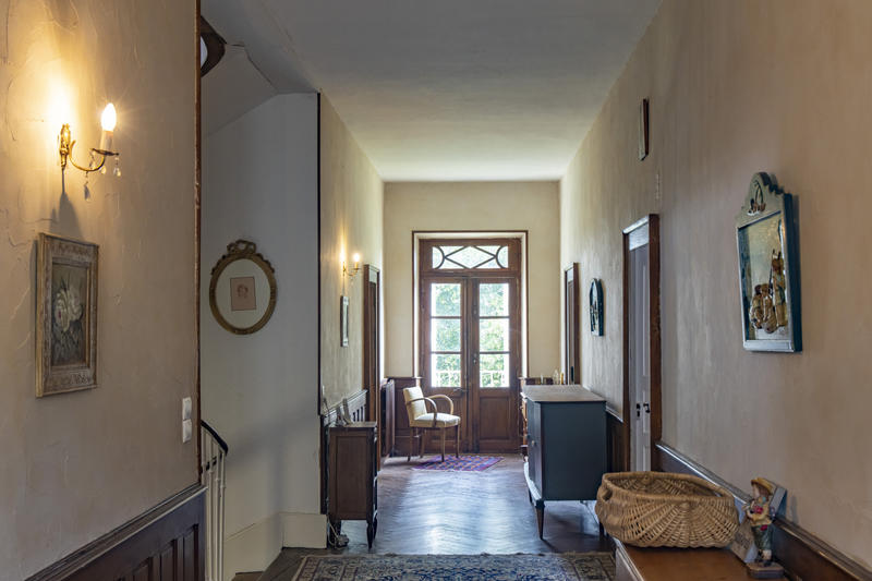 Maison - 826 m² - 19 pièces