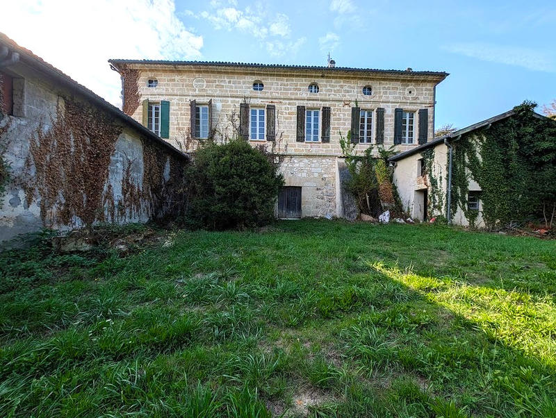 Maison - 250 m² - 7 pièces