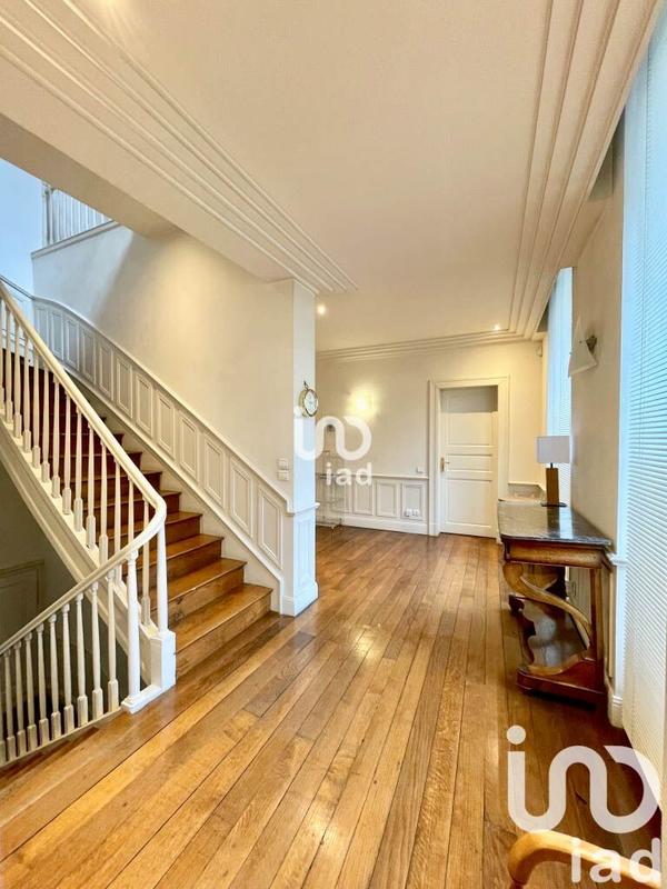 Maison - 527 m² - 5 pièces