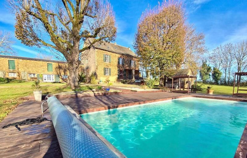 Maison - 400 m² - 12 pièces