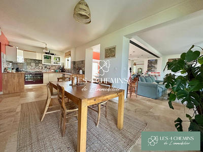 Villa - 236 m² - 4 pièces