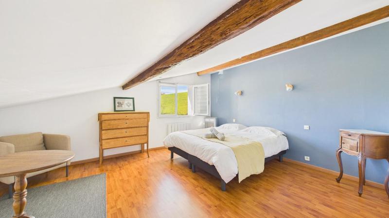 Maison - 355 m² - 14 pièces