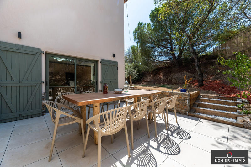 Maison - 202 m² - 8 pièces