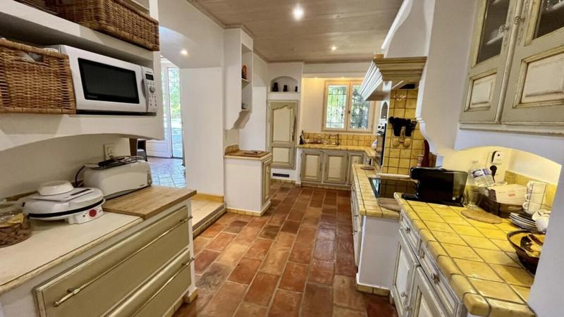 Propriété - 400 m² - 15 pièces