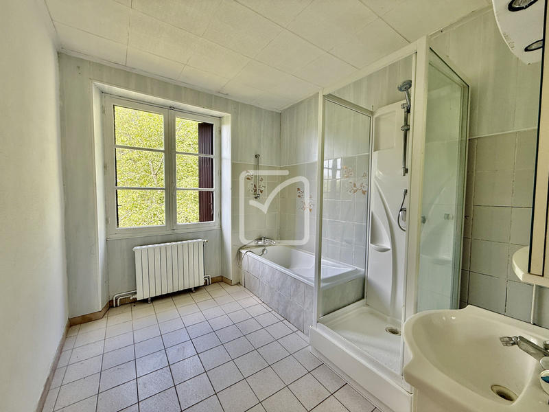 Maison - 230 m² - 9 pièces