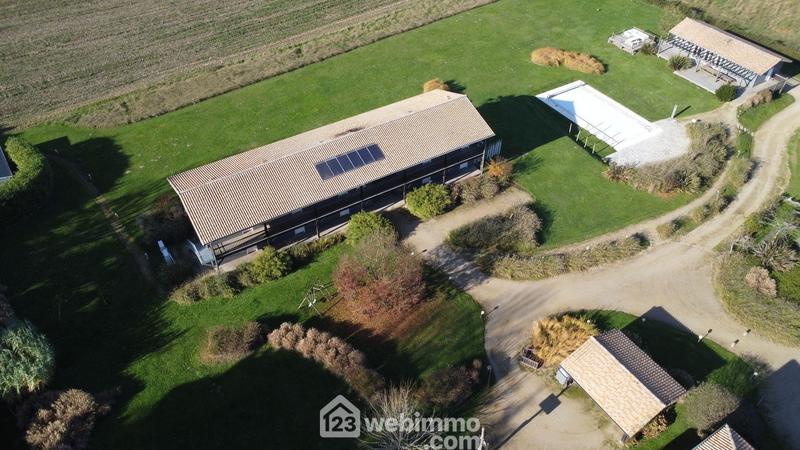 Maison - 737 m² - 20 pièces