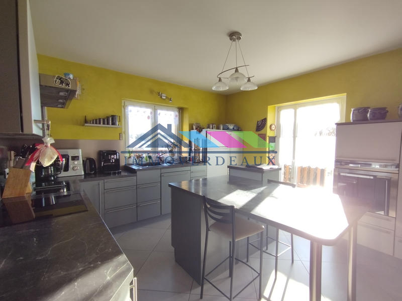 Maison - 130 m² - 10 pièces