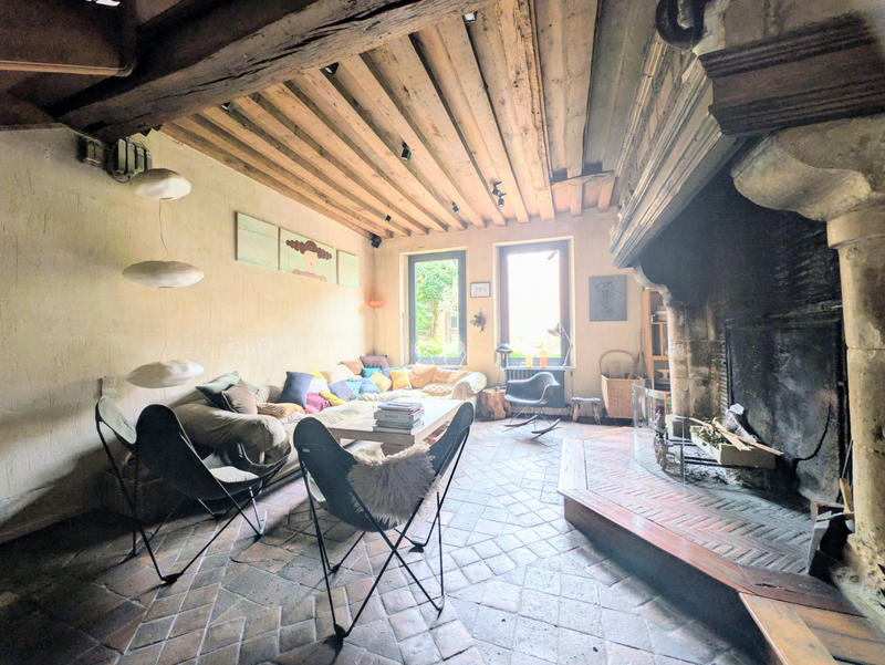 Maison - 242 m² - 8 pièces