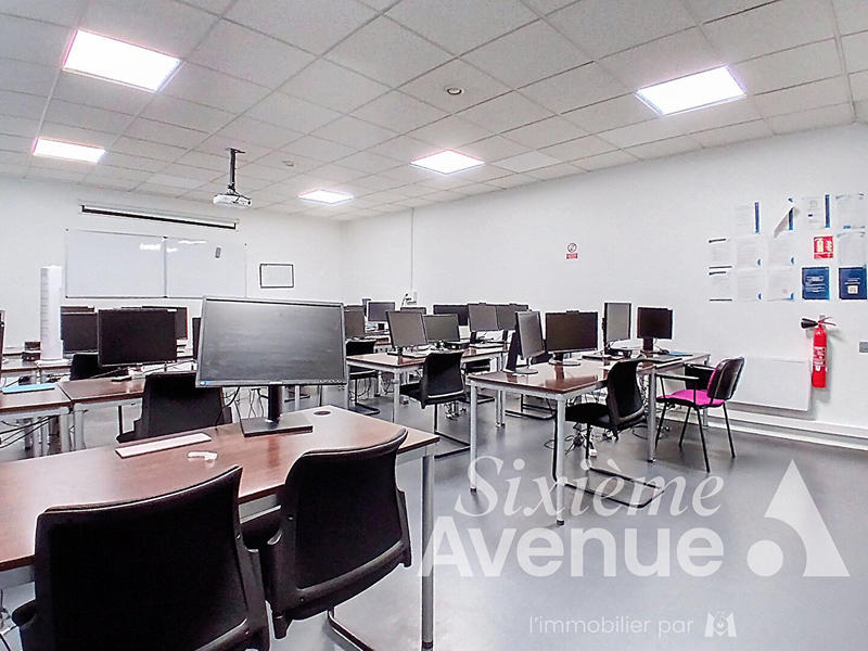 Local commercial - 280 m² - 7 pièces