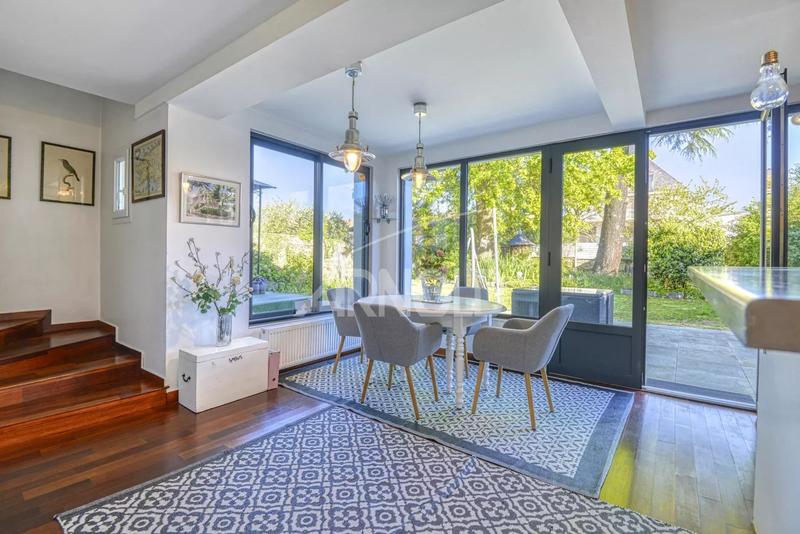 Maison - 217 m² - 8 pièces