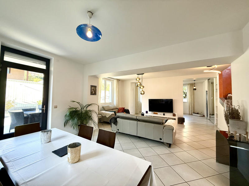 Villa - 238 m² - 8 pièces