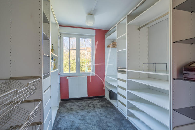 Maison - 277 m² - 9 pièces