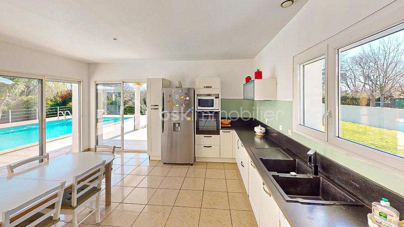 Propriété - 375 m² - 11 pièces