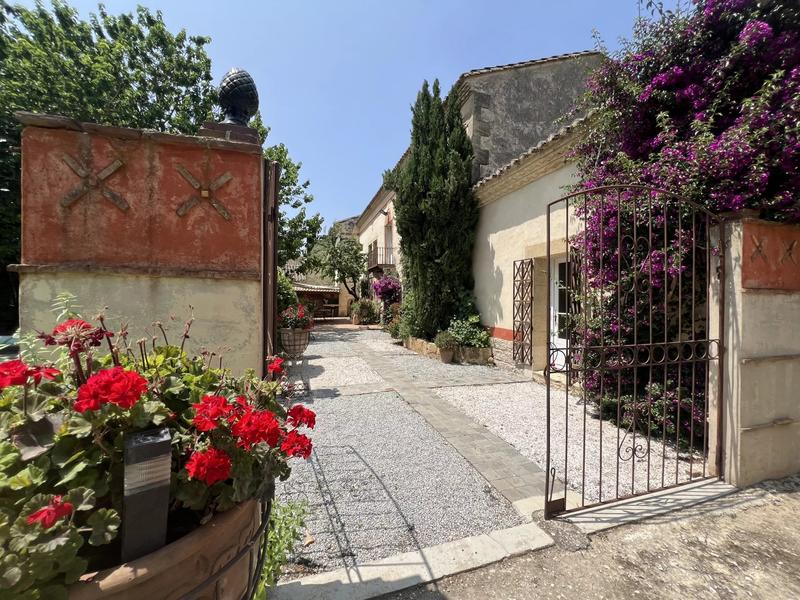 Mas - 380 m² - 9 pièces