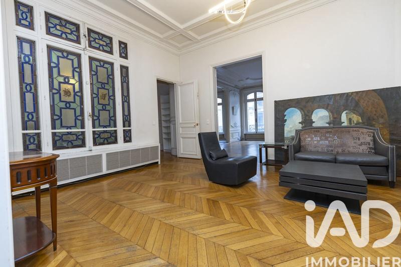 Appartement - 240 m² - 8 pièces