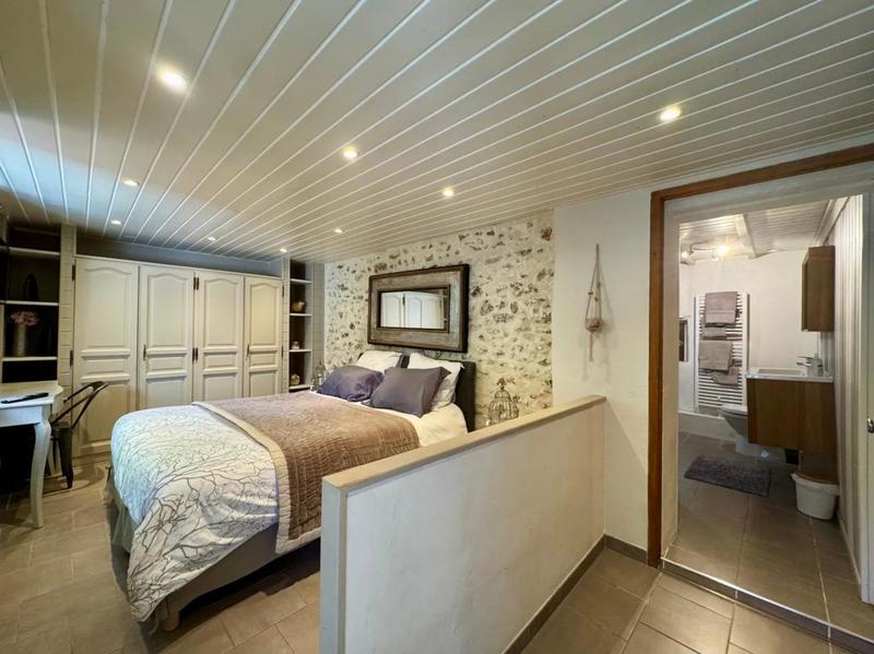 Maison - 281 m² - 9 pièces