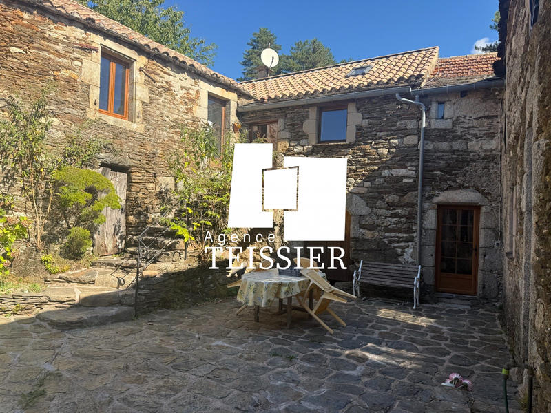 Maison - 250 m² - 7 pièces