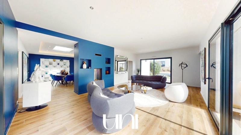 Maison - 300 m² - 7 pièces