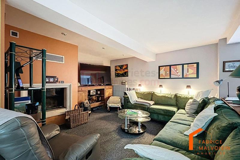 Maison - 402 m² - 16 pièces