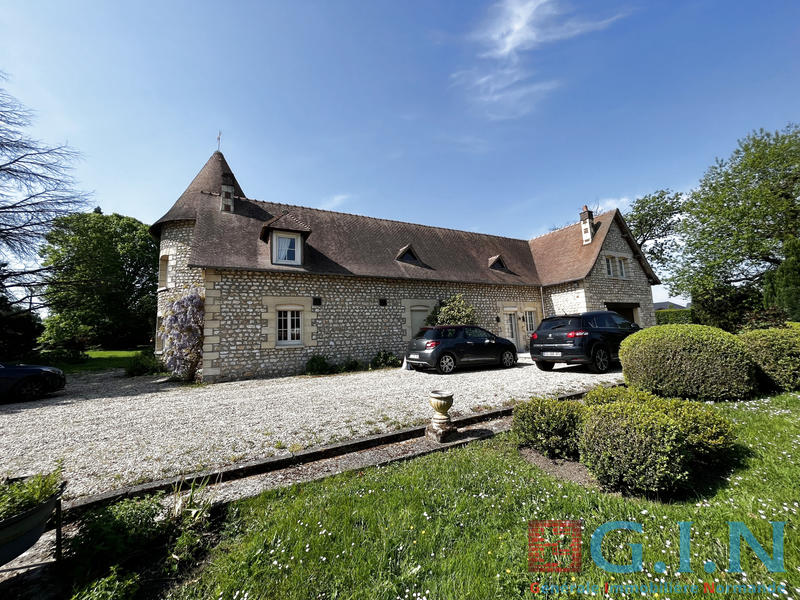 Propriété - 273 m² - 11 pièces