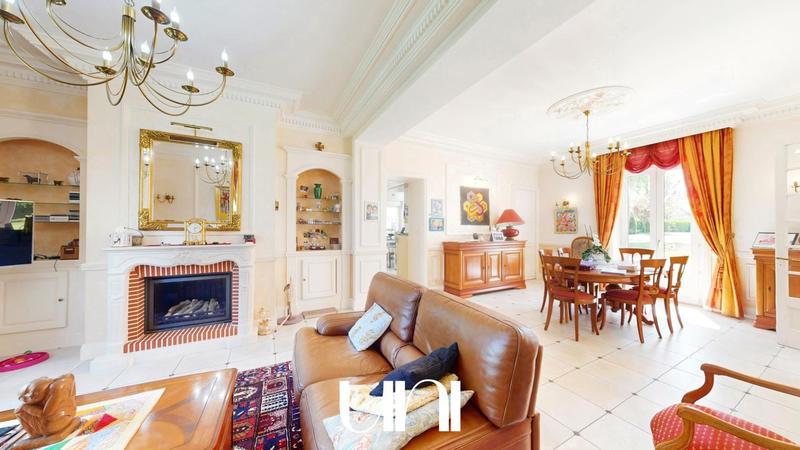 Maison de maîtres - 367 m² - 12 pièces